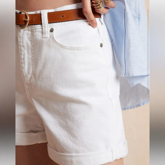 Banana Republic Girlfriend Denim Short - Picture 3 of 13